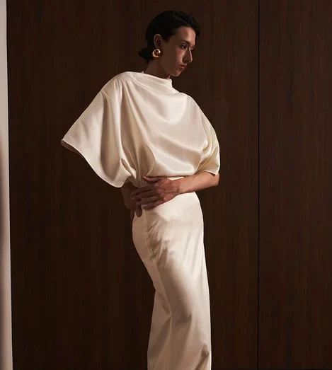 Xuan Di Straight Batwing Sleeved Satin Top