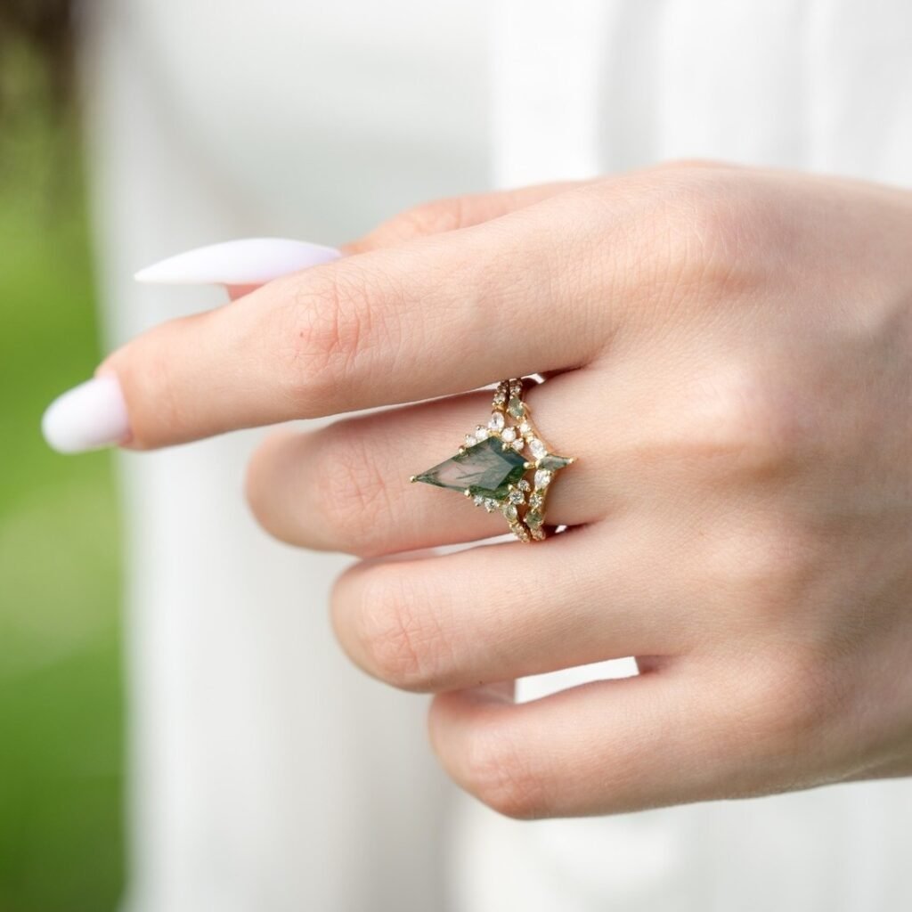 Engagement Ring Zara with Kite Moss Agate, 14k/18k gold or platinum