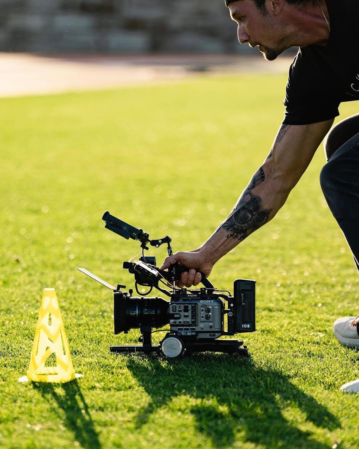 SIRUI 24mm F2.8 1.33x Anamorphic Lens APS-C Lens