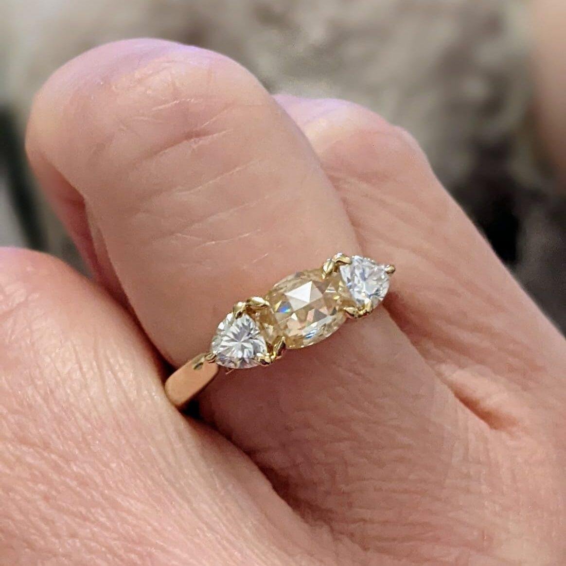 Doveggs Round Halo Bezel Moissanite Engagement Ring