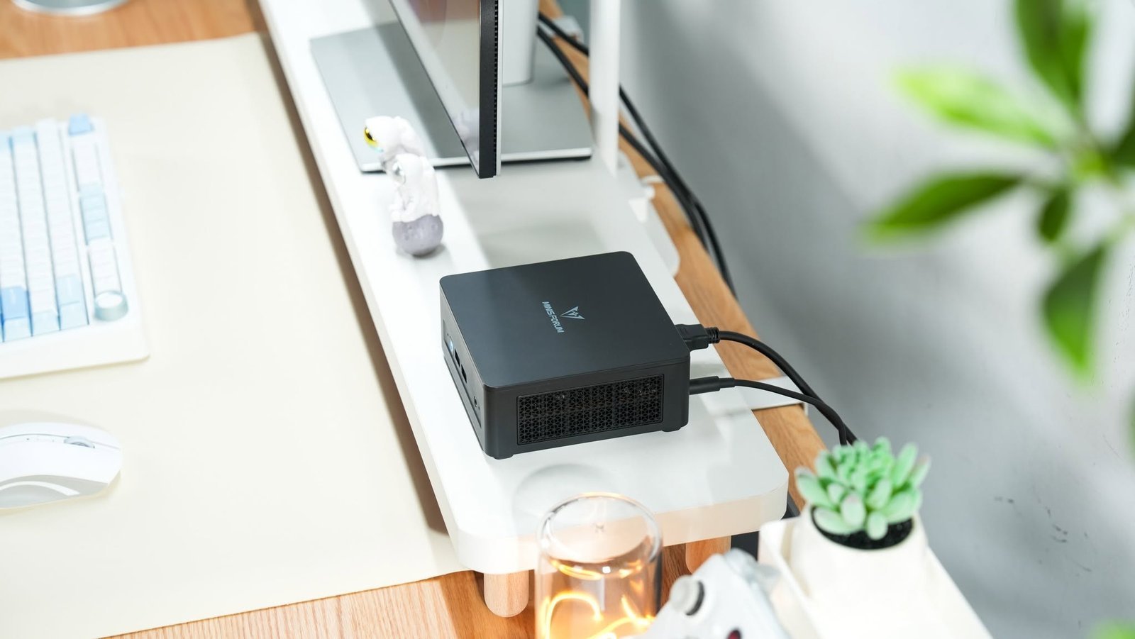 MINISFORUM UM880 Plus Mini PC